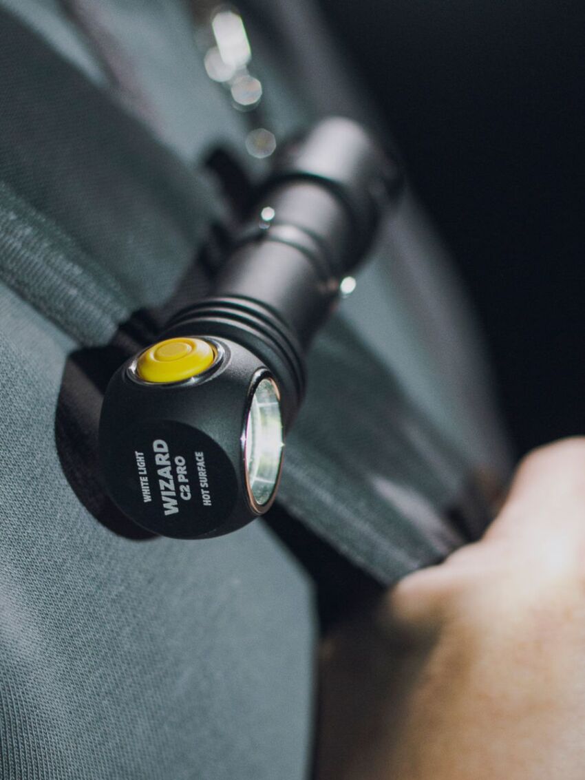 Uniwersalna latarka Armytek Wizard C2 Pro Warm Light