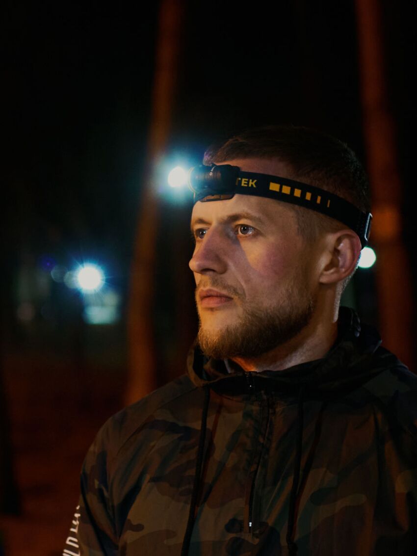 Kompaktowa latarka LED (ciepłe światło) Armytek Elf C1 + aku