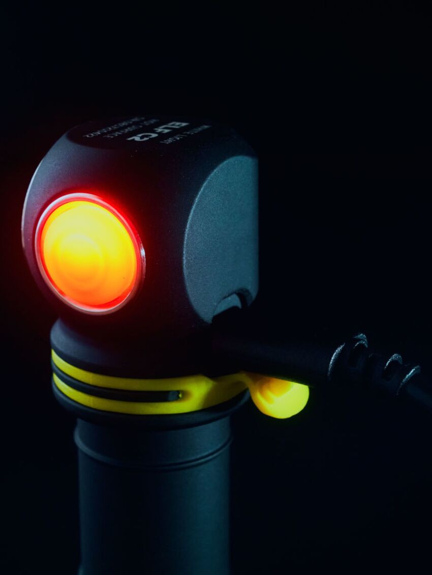 Uniwersalna latarka Armytek Elf C2 Micro USB (White-Cold)