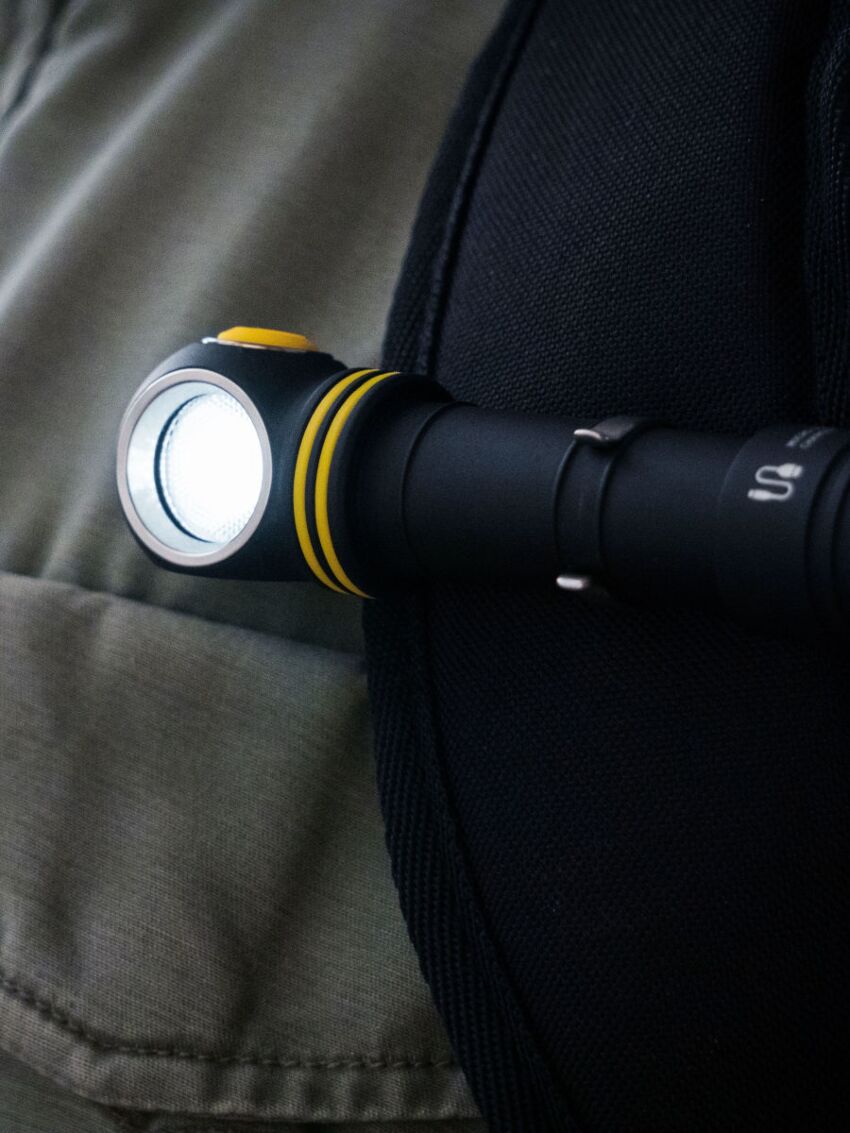 Uniwersalna latarka Armytek Elf C2 Micro USB (White-Cold)