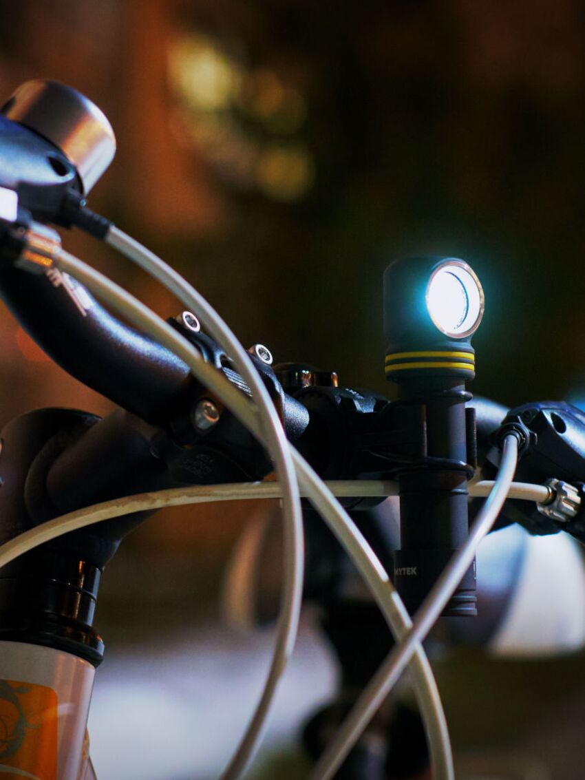 Uniwersalna latarka Armytek Elf C2 Micro USB (White-Cold)