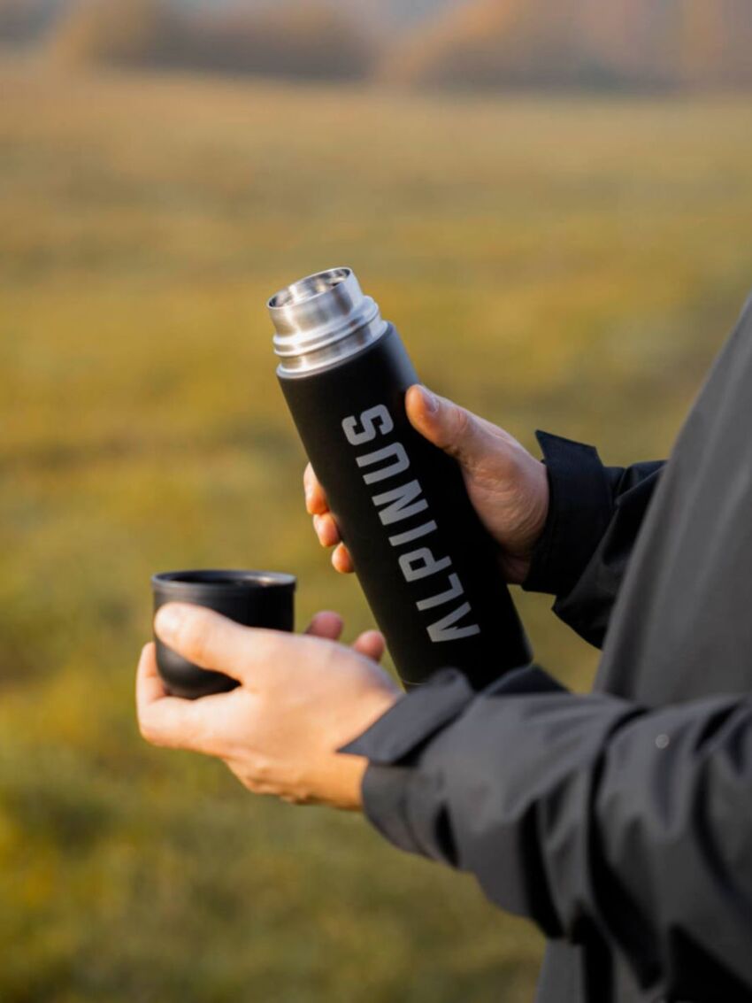 Termos z dwoma kubkami Alpinus Sahara 0,7 l