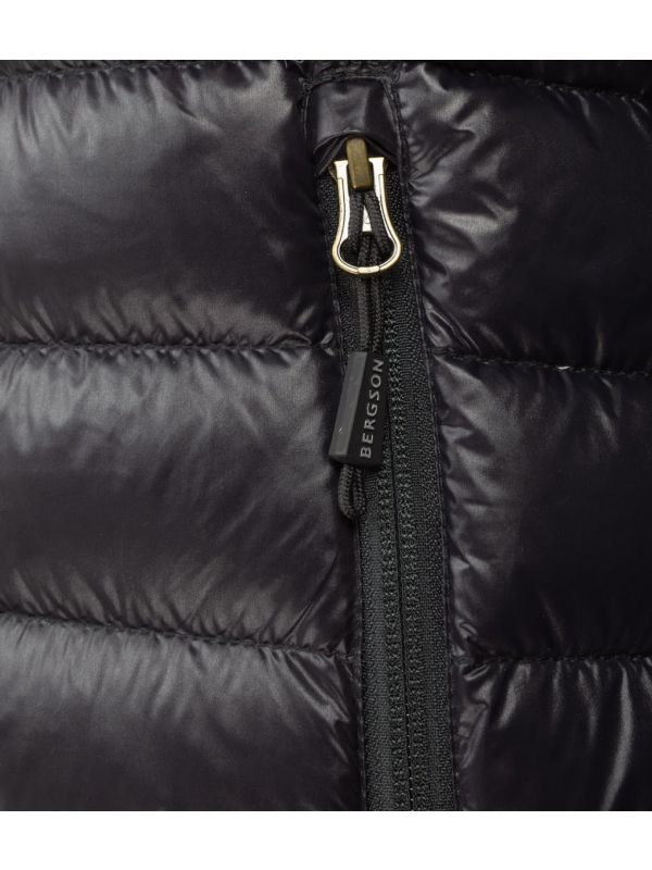 Czarna kurtka puchowa damska z kapturem Bergson Berge