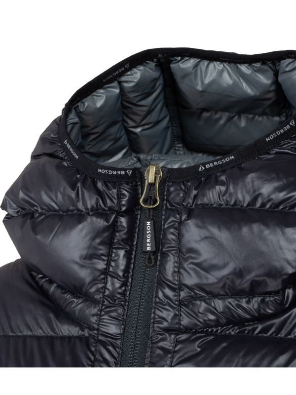 Czarna kurtka puchowa damska z kapturem Bergson Berge