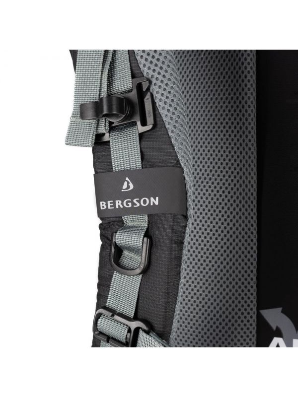 Czarny plecak turystyczno-miejski Bergson Evje 30l