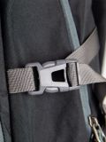 Mocne plastikowe klamry w plecaku Officer Bergson