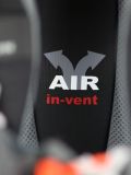 System Air in-vent na plecach